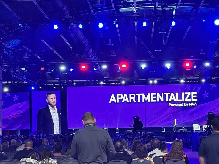 Apartmentalize Day 2 Mega Thread! Kyle Carpenter is on stage now!